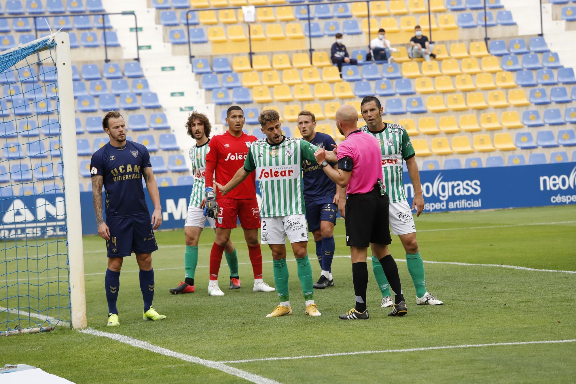 El UCAM Murcia vence y certifica su presencia en el play off (3-2)