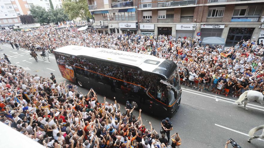 Recibimientos memorables al Valencia CF,  en la Avenida de Suecia