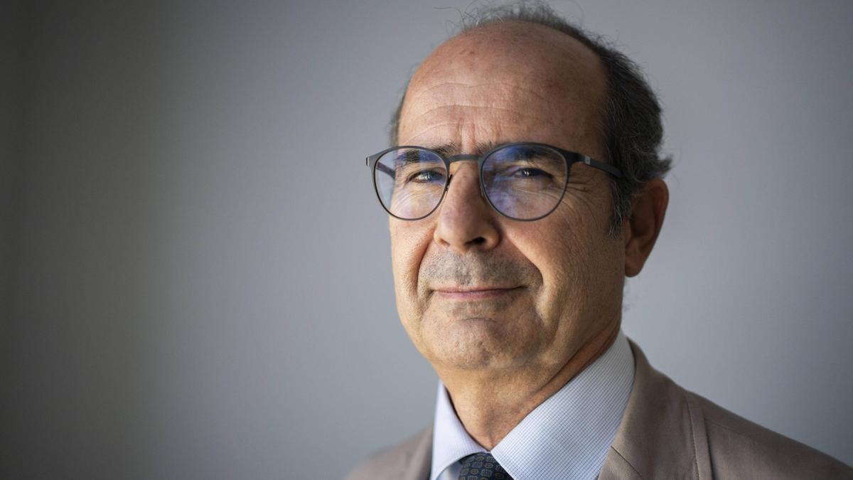 El rector de la Universidad CEU Cardenal Herrera (CEU-UCH), Higinio Marín, en el Rectorado del campus de Alfara.