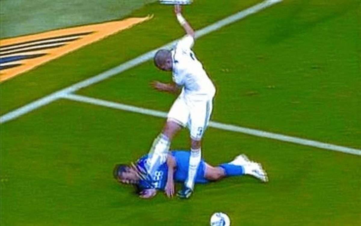 Pepe agredeix Casquero a la Lliga 2008-09.