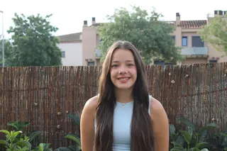 Jana Illa, una de les estudiants de Figueres amb millor nota a les PAU: "Hi ha qui queda parat perquè no s'espera que triï una carrera d'idiomes"