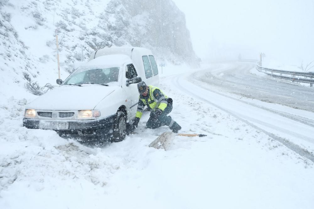 Temporal de nieve en el Puerto de Pajares