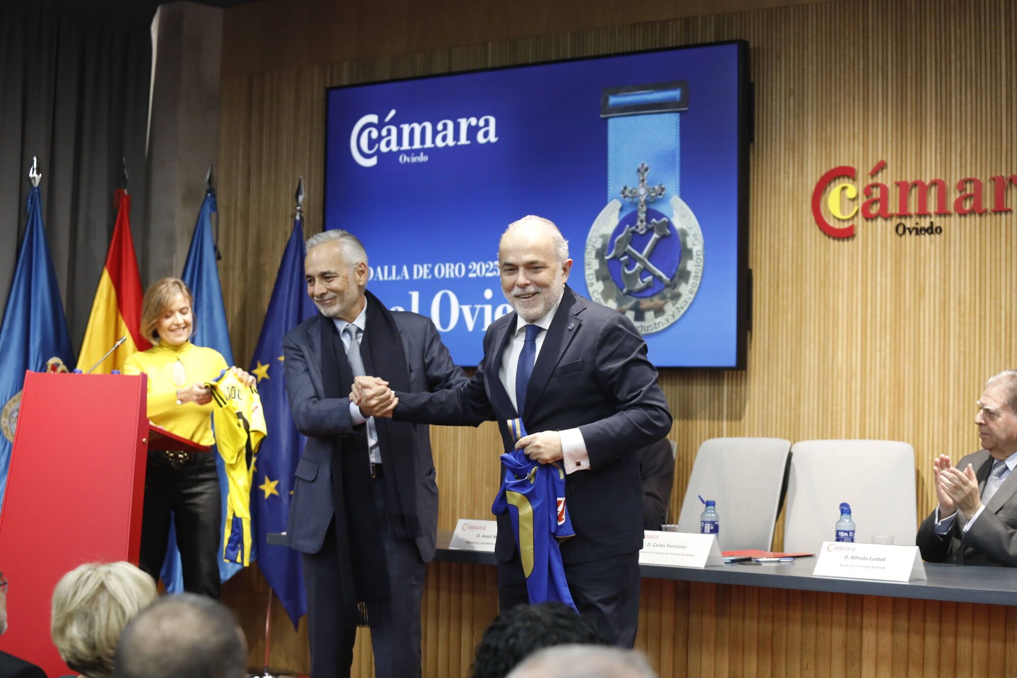 Así fue entrega de la Medalla de Oro de la Cámara de Comercio de Oviedo al Real Oviedo