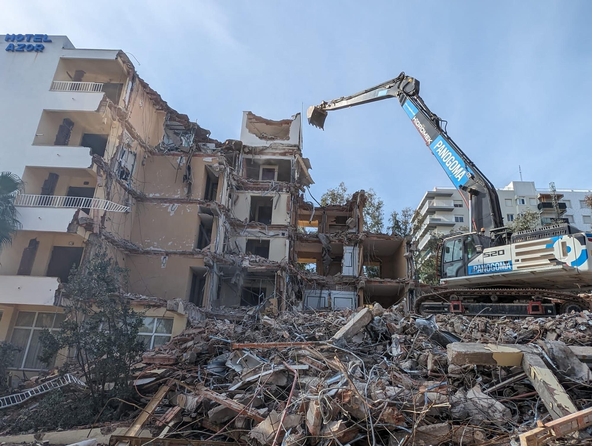 Las fotos del derribo del hotel Azor en Benicàssim
