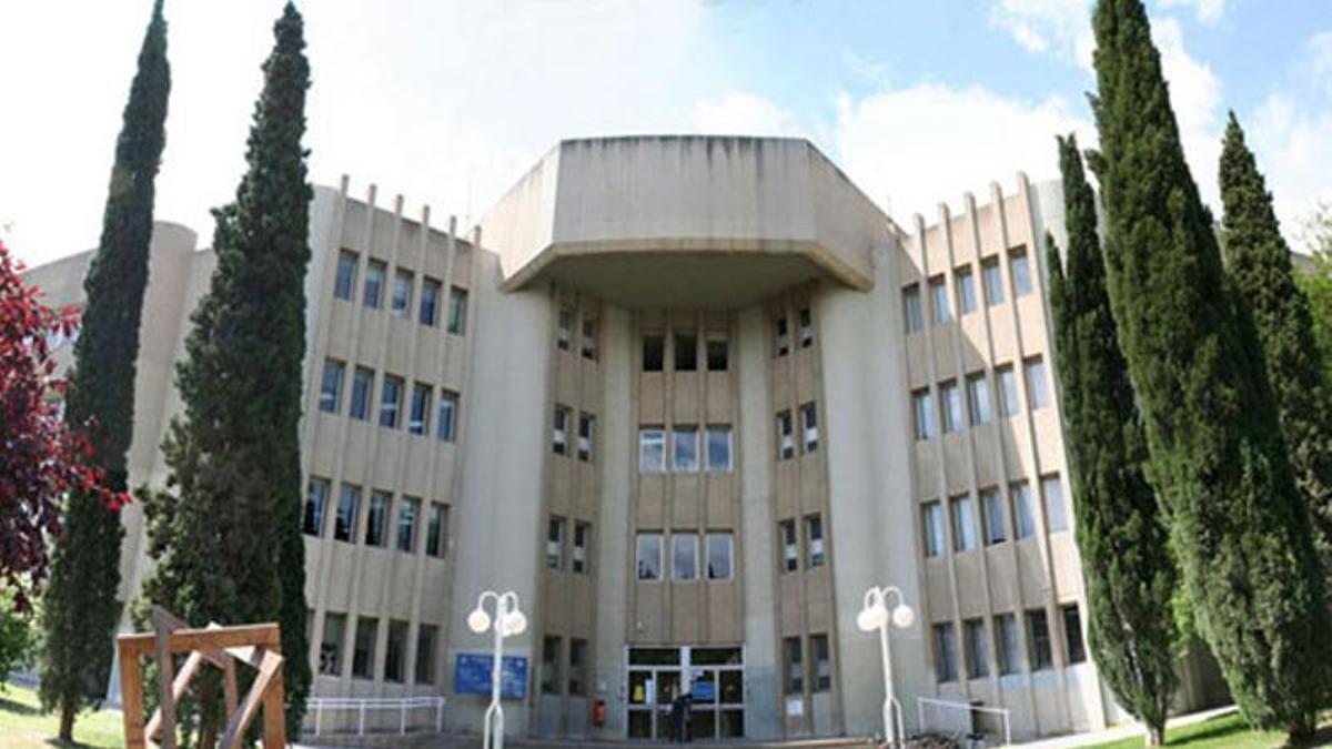 Fachada del edificio de Matemáticas del campus San Francisco, donde se alojará el centro de datos principal de la Universidad de Zaragoza.