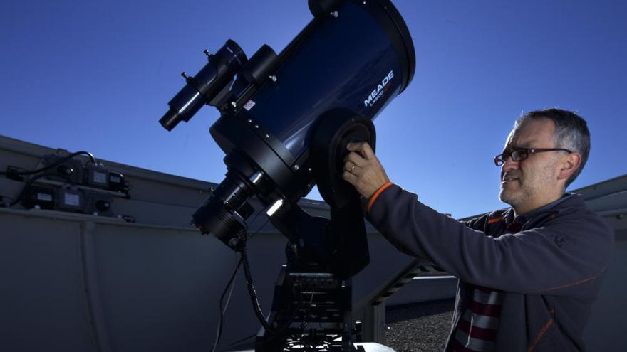 Un científico valenciano lidera la investigación para evitar el choque de meteoritos con la Tierra