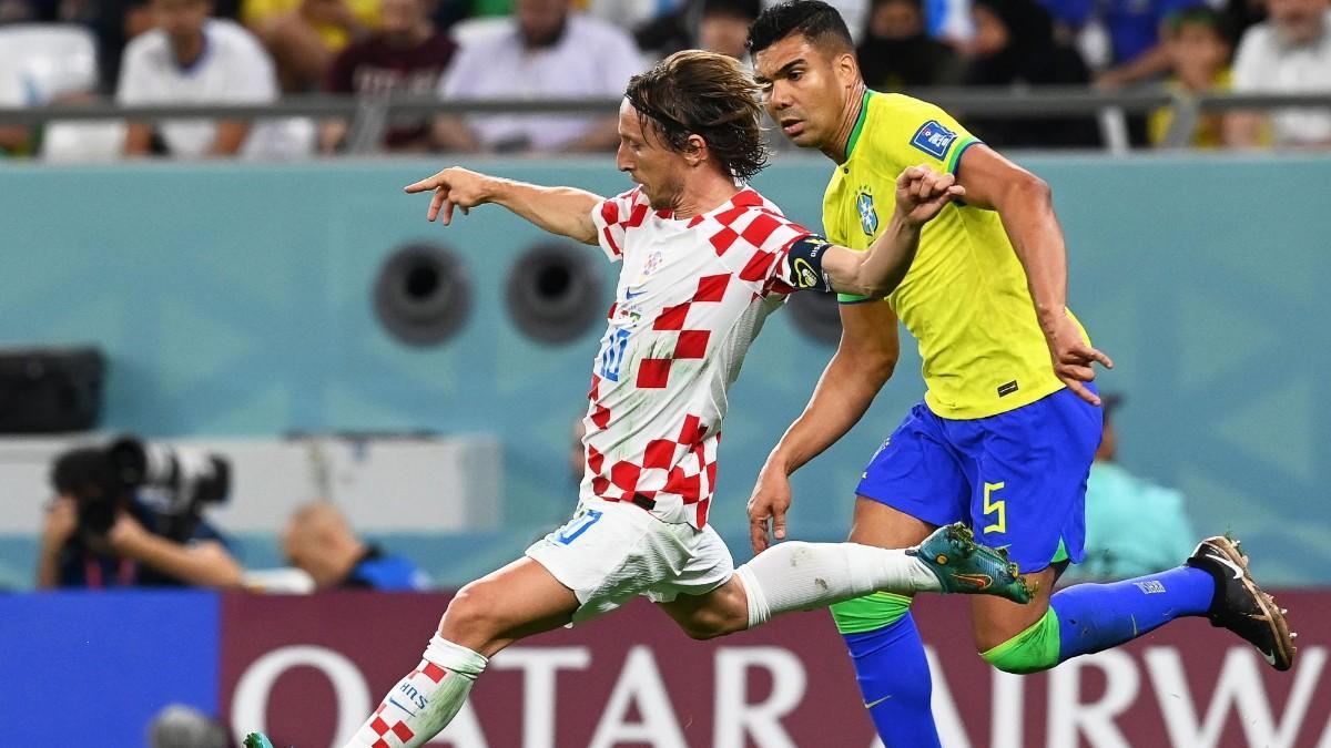 Modric y Casemiro, durante el encuentro de cuartos de final en el Mundial de Qatar