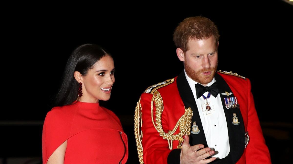 Meghan Markle deslumbra de rojo en su penúltimo compromiso real