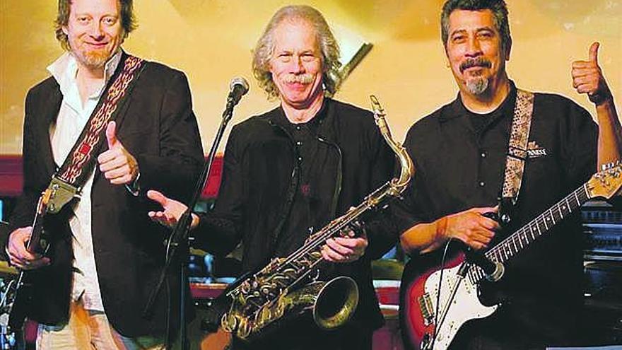 Simón, Lou Marini y Jeff Espinoza.