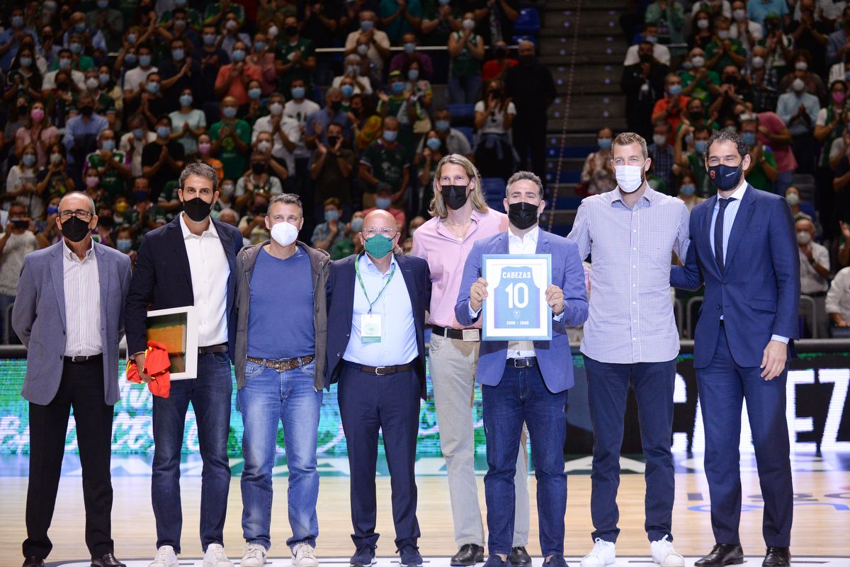 El Unicaja retira el '10' de Carlos Cabezas