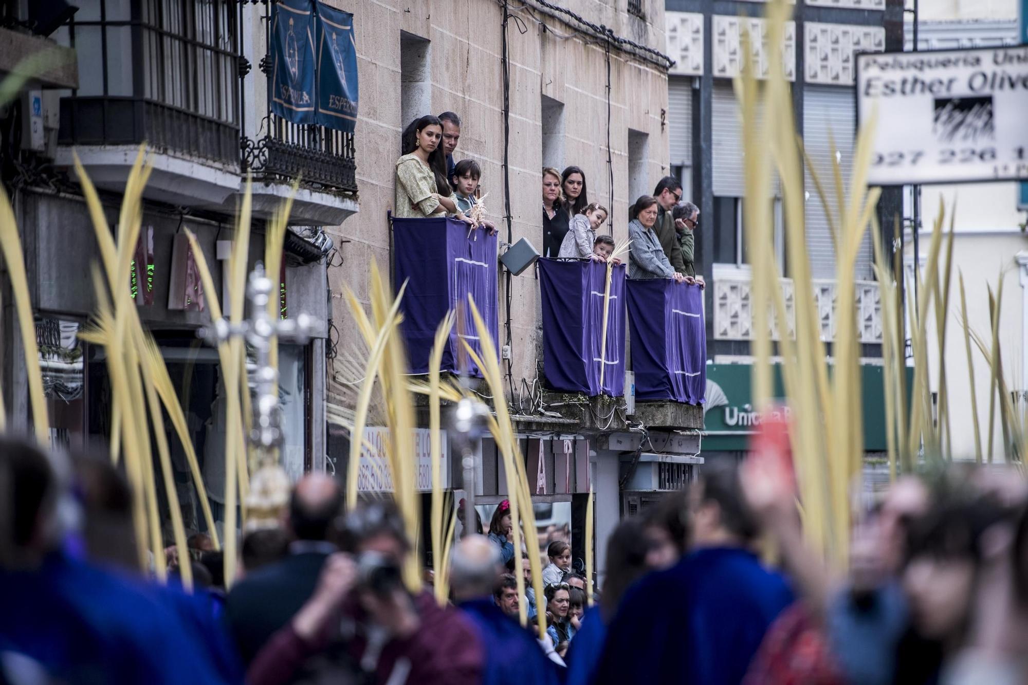 Cáceres se entrega en masa a su Domingo de Ramos