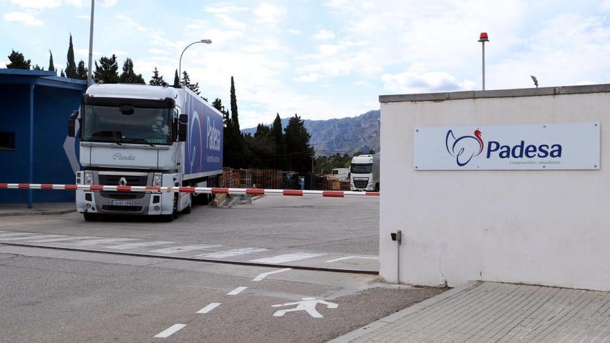 Pla general d&#039;un camió de l&#039;empresa Padesa afectada per un rebrot de coronavirus a Roquetes
