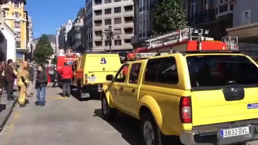 Primer aniversario del incendio en la calle Uría de Oviedo. Homenaje a Eloy Palacio, el bombero fallecido