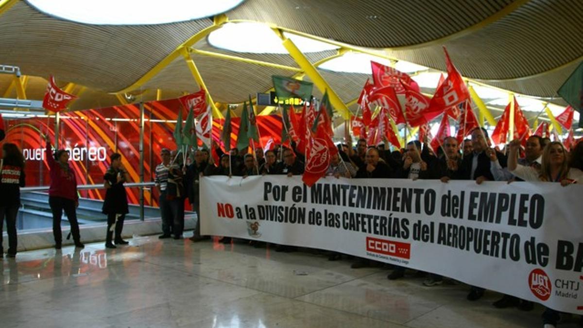 Protesta sindical en el aeropuerto de Barajas durante la huelga general.