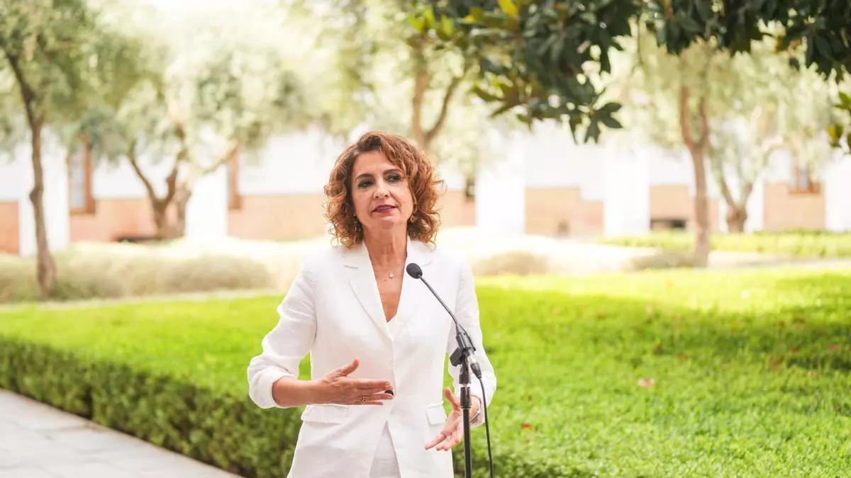 María Jesús Montero ratifica su 'no' a Juanma Moreno y pide un pleno de investidura rápido: "El acuerdo con Vox está sellado y esto es todo un vodevil"