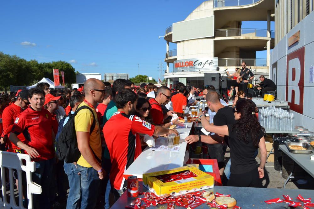 Afición del Mallorca antes del partido