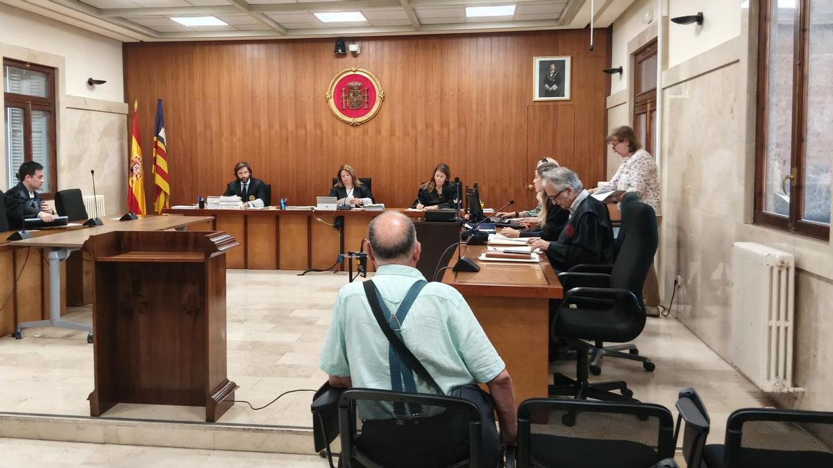 El hombre condenado, hoy en la Audiencia Provincial de Palma.