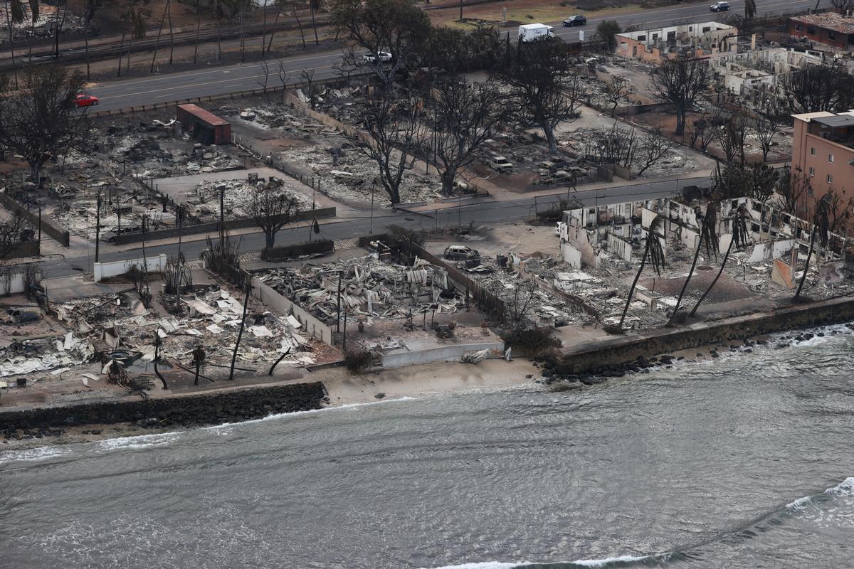 El fuego destruye la localidad de Lahaina, en Hawái