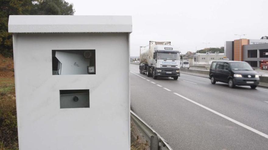 Catalunya quadruplica la mitjana nacional en instal·lació de radars de velocitat