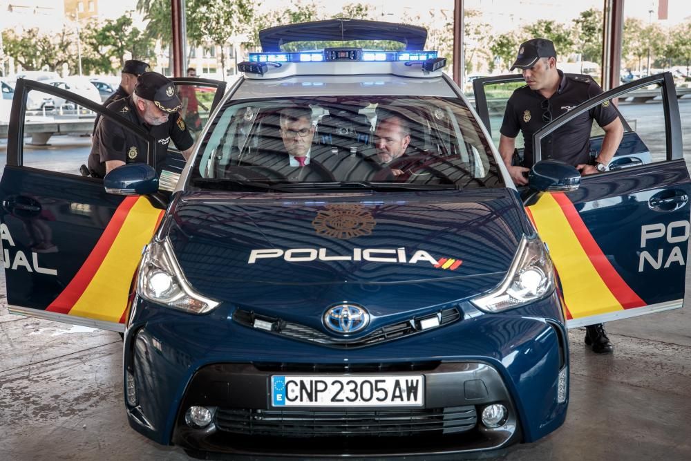 El nuevo coche patrulla I-Zeta de la Policía Nacional