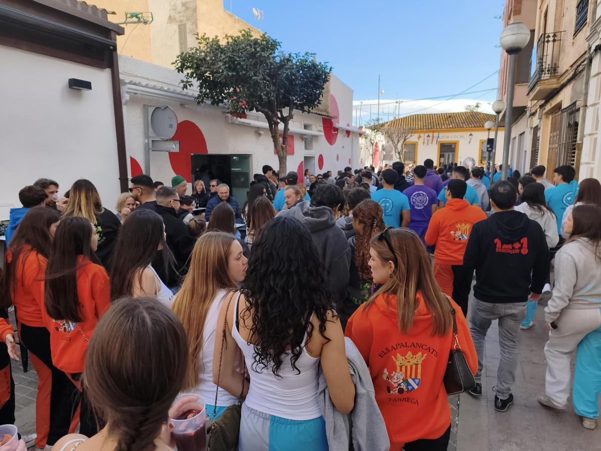 Las mejores imágenes del Día de las Peñas en las fiestas de Benicàssim