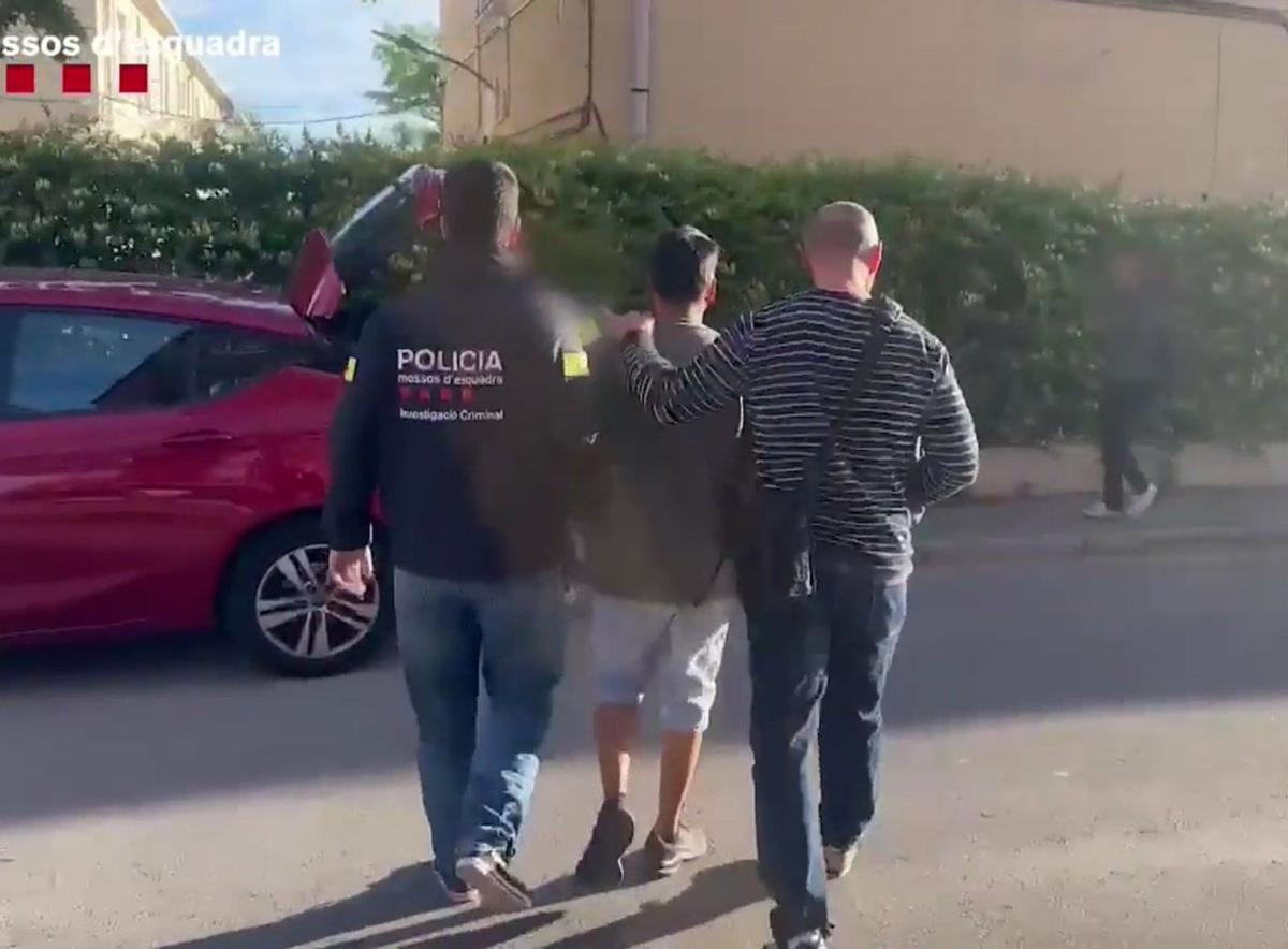 El líder dels pederastes del Raval va contactar amb joves de Mataró El líder dels pederastes del Raval va contactar amb joves de Mataró