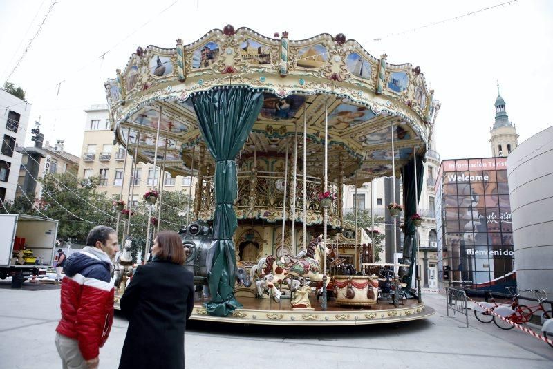 Montaje de la Muestra de Navidad en la Plaza del Pilar