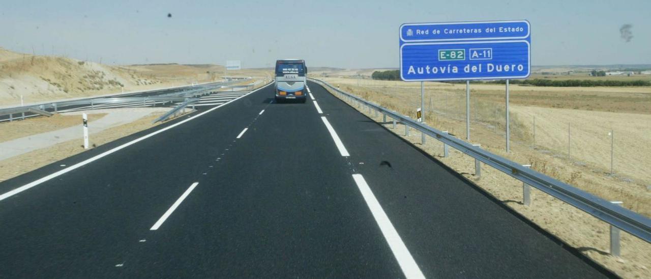 Autovia A-11, en el último tramo construído en al provincia, entre Tordesillas y Zamora.