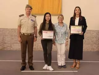 La Delegación de Defensa de València reconoce a los tres estudiantes valencianos finalistas de la 13ª edición del concurso literario Carta a un militar español