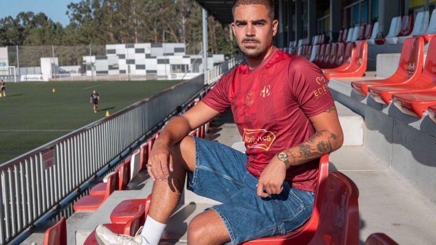 El Estradense presenta en el Novo Municipal al portero Ale | JESÚS FIGUEROA
