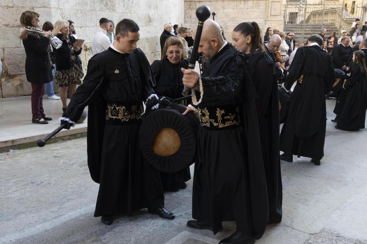 La solemne procesión del Santo Entierro de Xàtiva, en imágenes