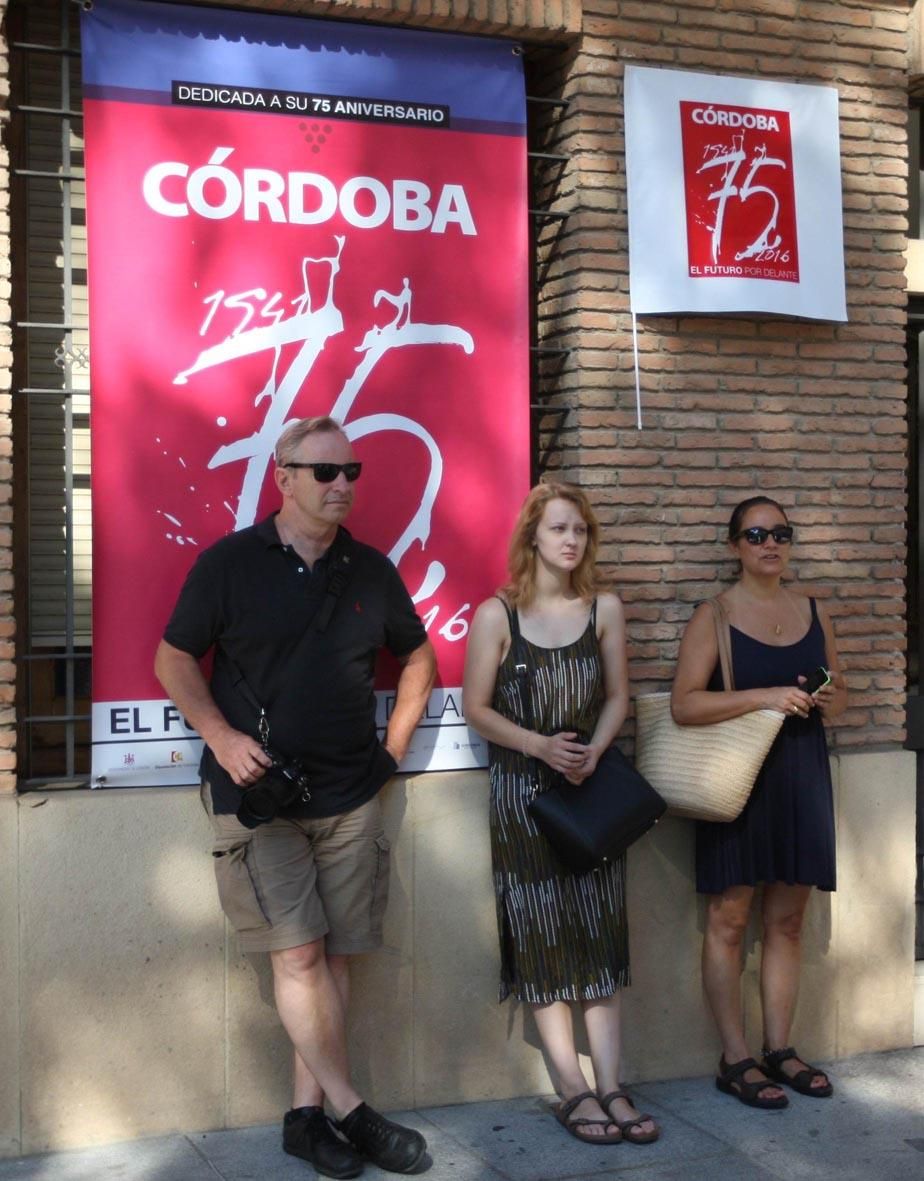 FOTOGALERÍA / Diario CÓRDOBA celebra su 75 aniversario al descubrir un azulejo