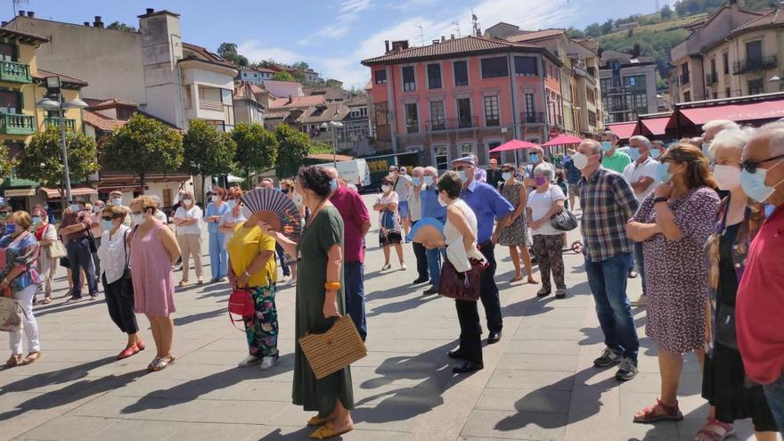 Los vecinos de Laviana despiden al exalcalde Ovidio Martínez, &quot;un hombre justo y prudente&quot;