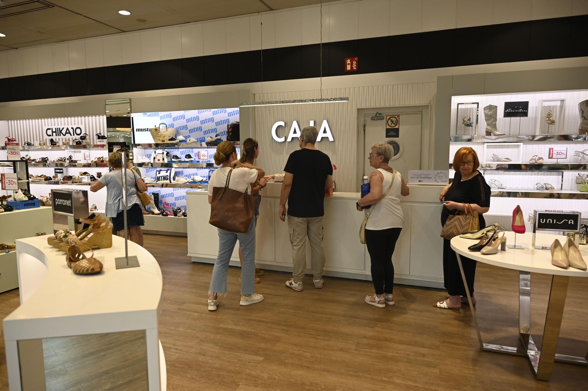 Imágenes: Arrancan las rebajas en Castellón