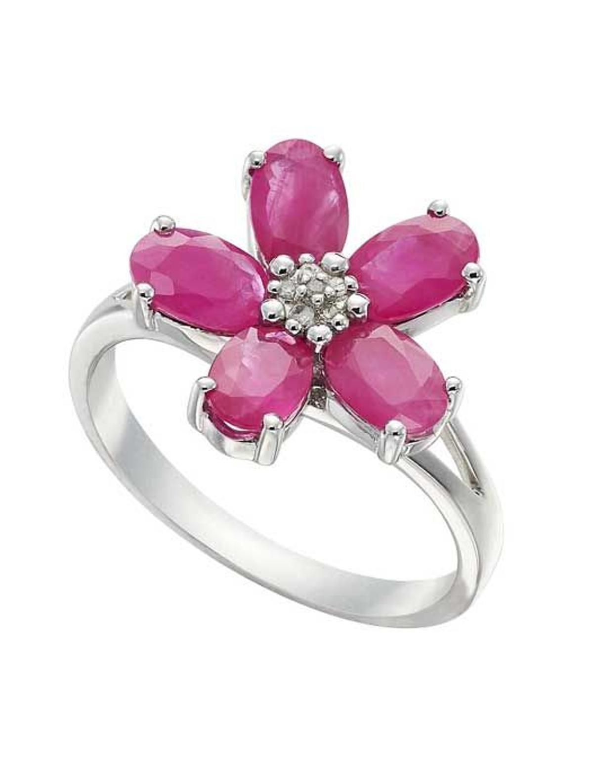 Anillo flor Yanes Young (195 €).