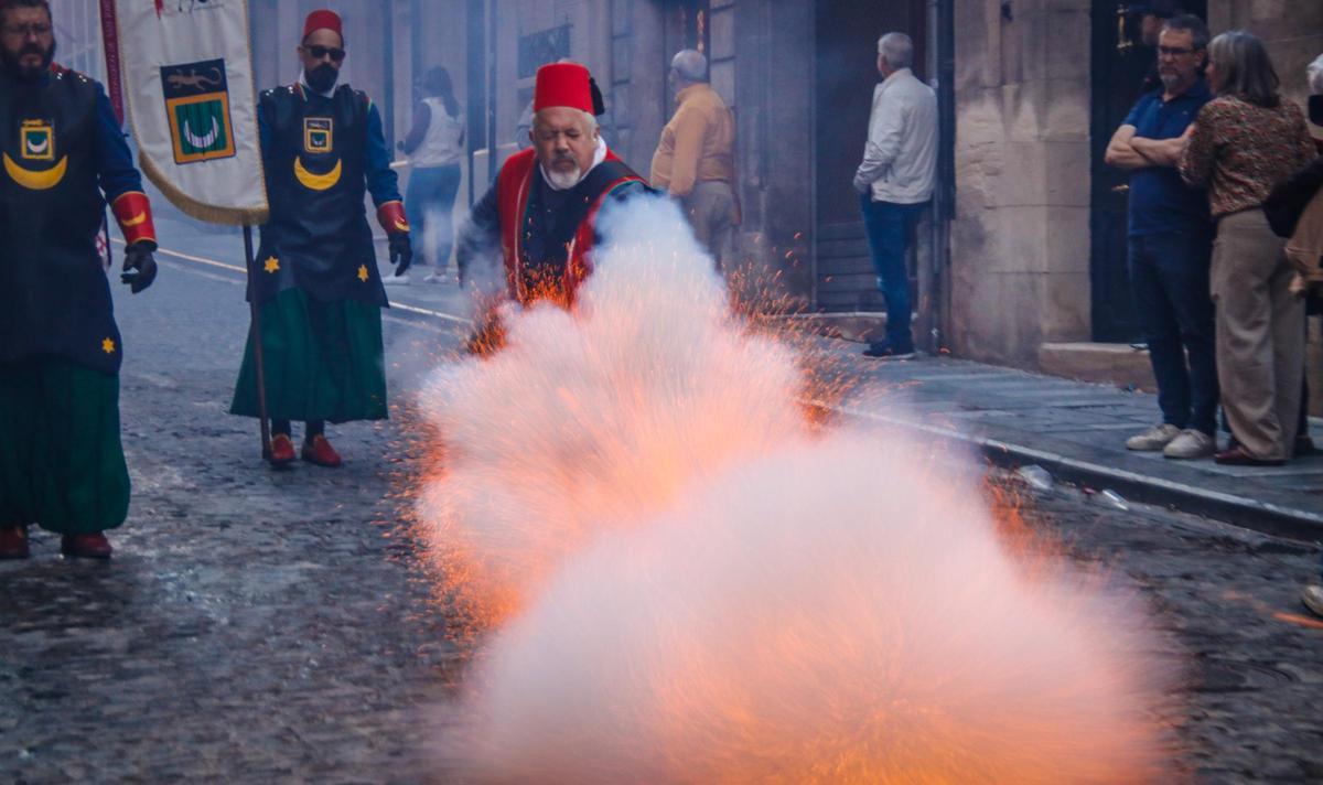Los arcabuces toman Alcoy en el 750 aniversario de Sant Jordi