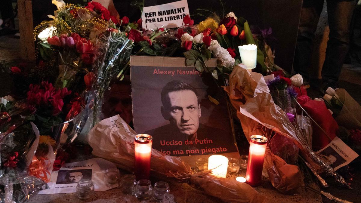 Un memorial del disidente ruso Alexei Navalni.