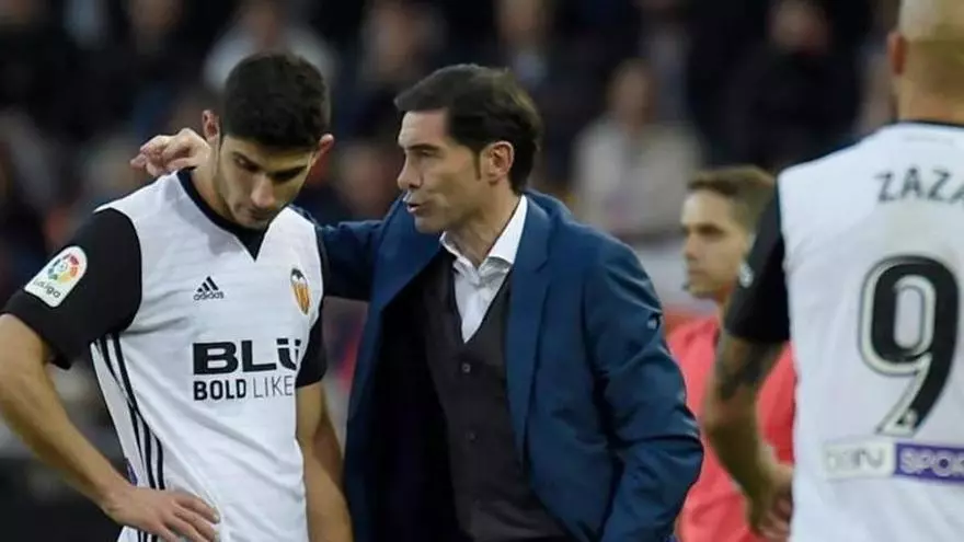 Marcelino: "¿Cómo en los despachos le quitan el título a uno y se lo dan a otro?