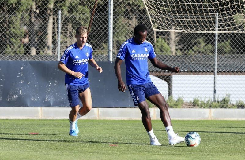 Entrenamiento del Real Zaragoza previo al partido de mañana