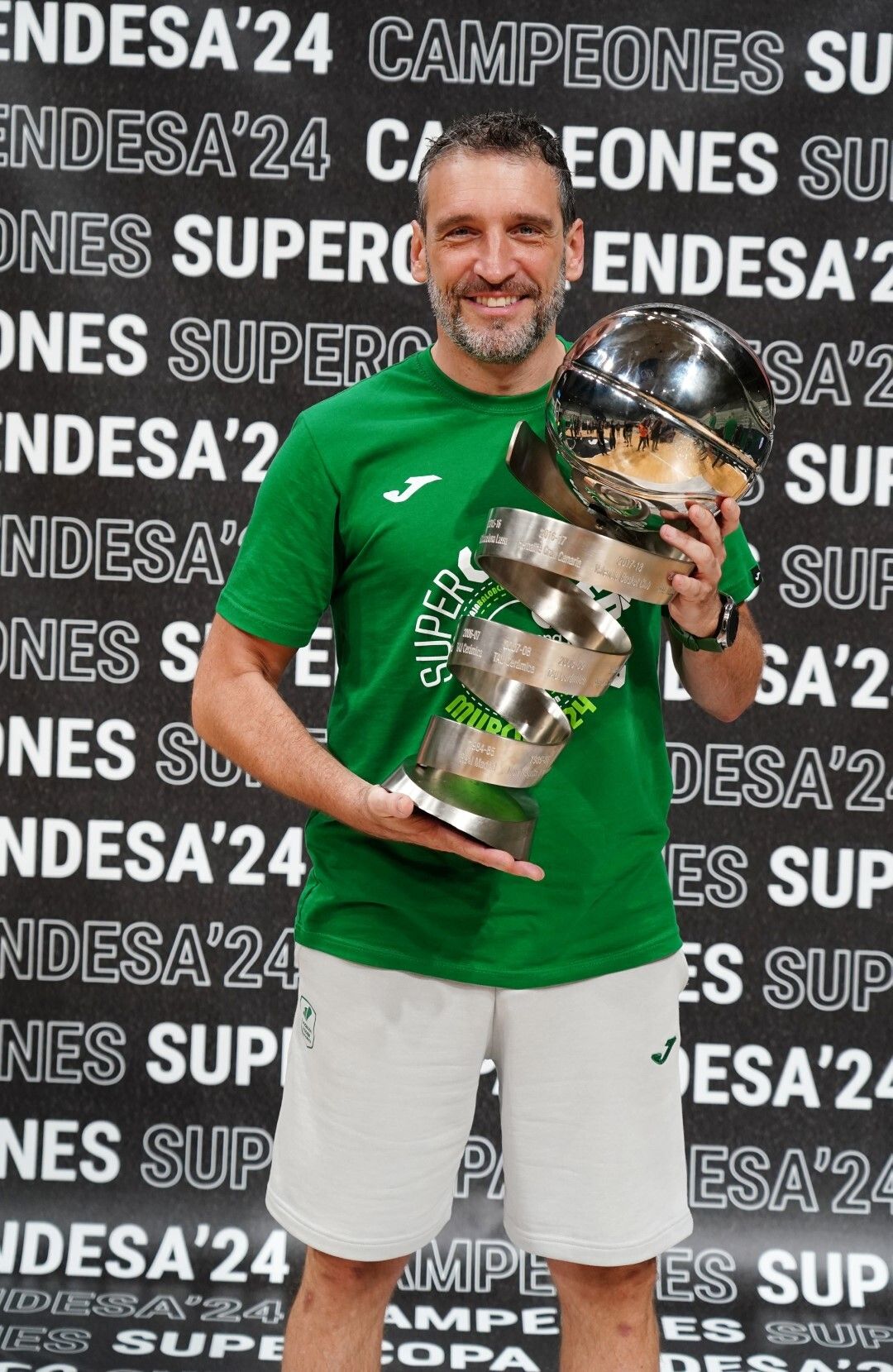 Sesión de fotos al Unicaja como campeón de la Supercopa de España 2024, tras derrotar al Real Madrid