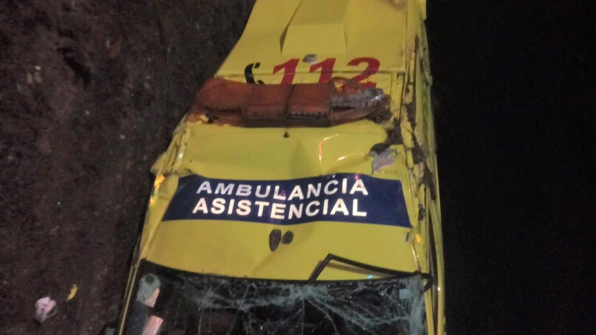 Ambulancia accidentada en la N 631.