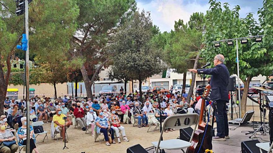 Unes 300 persones participen en la commemoració del Dia Internacional de la Gent Gran a Olesa | AJUNTAMENT D’OLESA