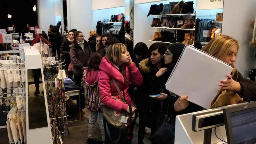 El comercio encara las rebajas con calma al no cumplir las expectativas de Navidad