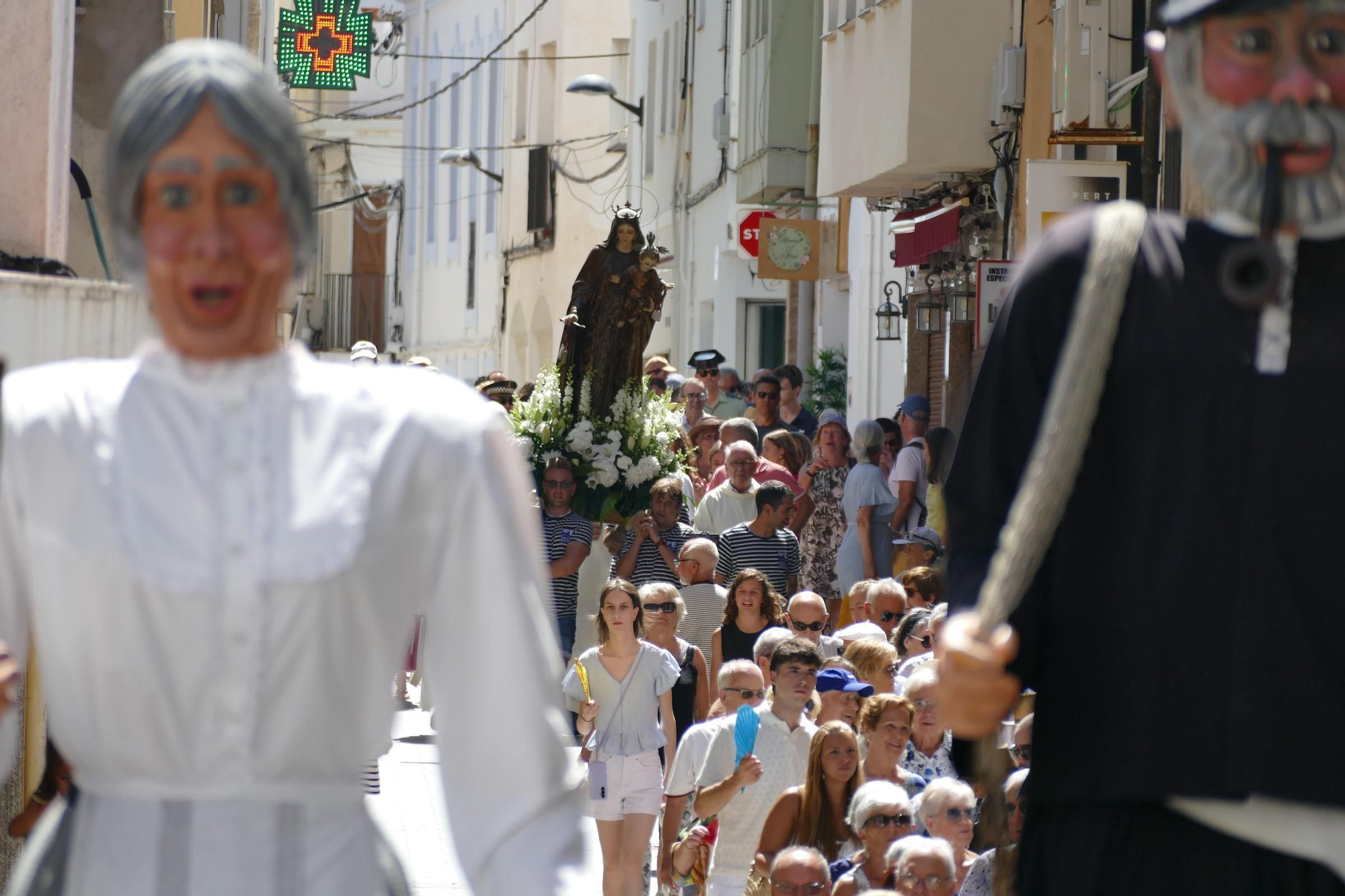 L'Escala commemora la Festa del Carme amb un sentit homenatge a les persones grans i a les seves arrels marineres