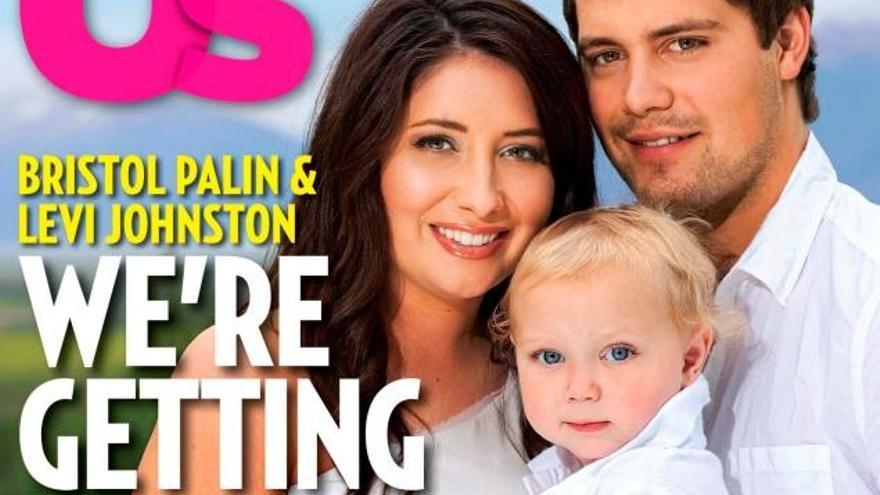 Bristol Palin y Levi Johnston junto al hijo de ambos, Tripp, anunciando su boda en la revista US Weekly.