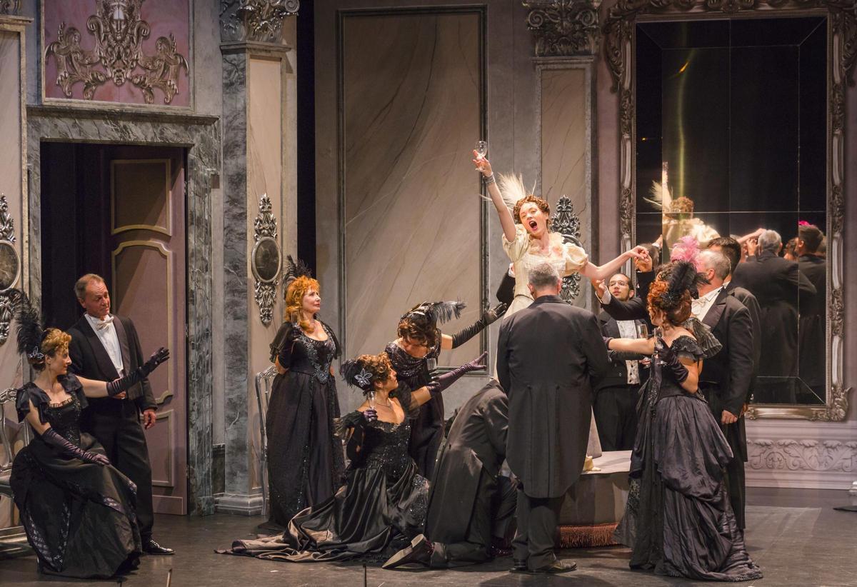 &quot;La Traviata&quot; de Verdi llega al Teatro Circo de Orihuela.