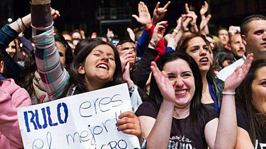 Fans de Rulo y la Contrabanda durante un concierto celebrado en 2013 en la plaza de la Madera de Benavente.