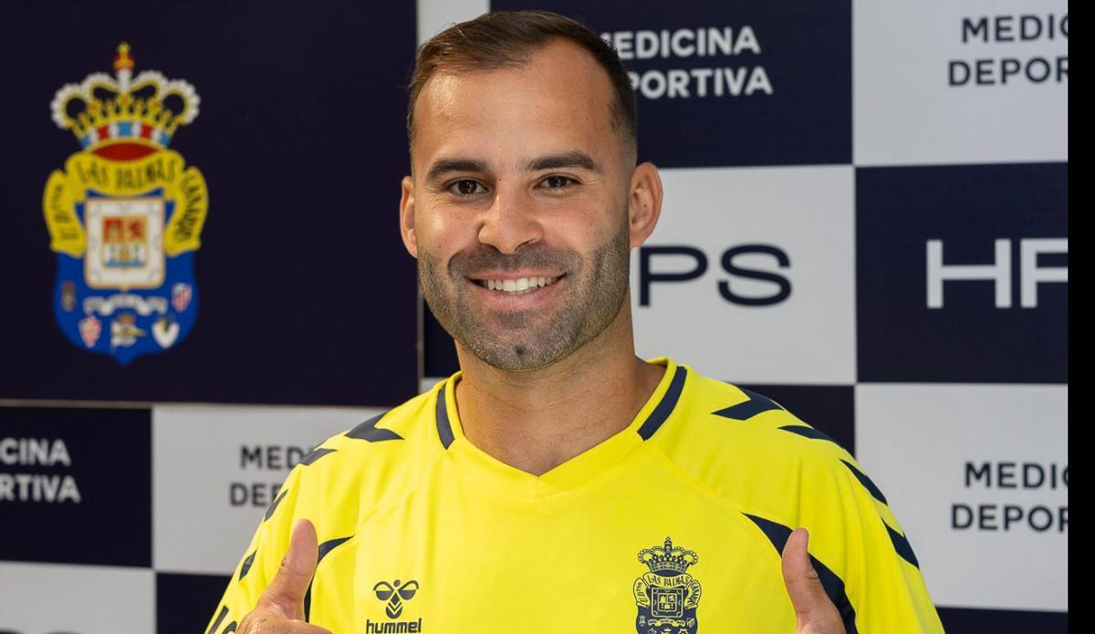 Jesé sonriente y preparado para el inicio de la pretemporada este lunes tras someterse a su reconocimiento médico en HPS.