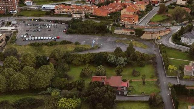 Una imagen aérea del ámbito con el aparcamiento de La Gruta.
