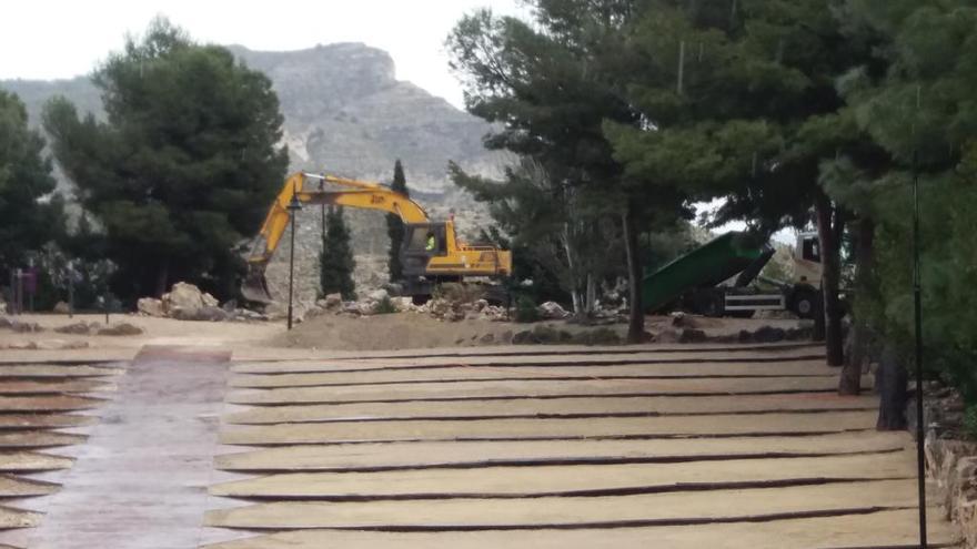 Obras en el Barranc de la Font para mejorar las gradas, estabilizar un talud y crear un mirador